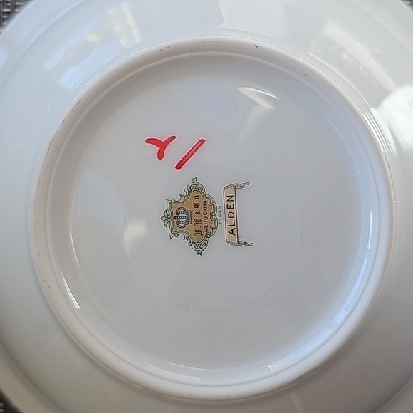 Vintage Alden by Meito Elegant Dinnerware 6 Gold Trim, Aqua Band Fruit/Dessert - Picture 2 of 7